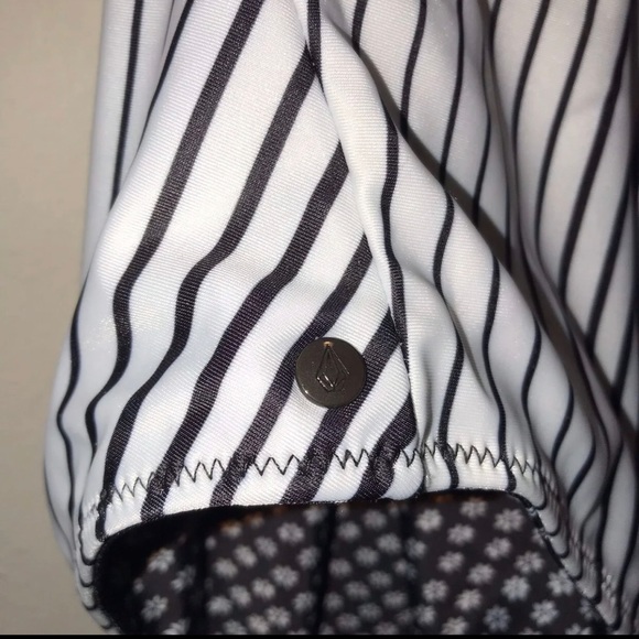 volcom reversible swimsuit - Picture 5 of 7